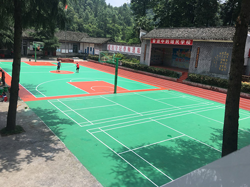 吉首鳳凰縣培民學校塑膠籃球場，羽毛球場順利完工